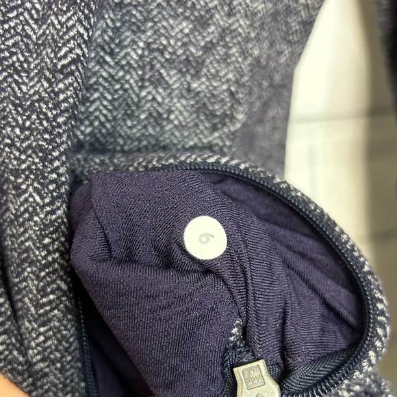 Lululemon Daily Yoga Jacket size 6 - Picture 7 of 10